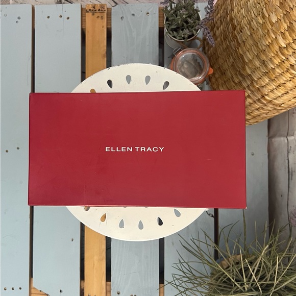 NIB VTG Ellen Tracy 'Janelle' Sandal in Chocolate Size 9 - Picture 3 of 11